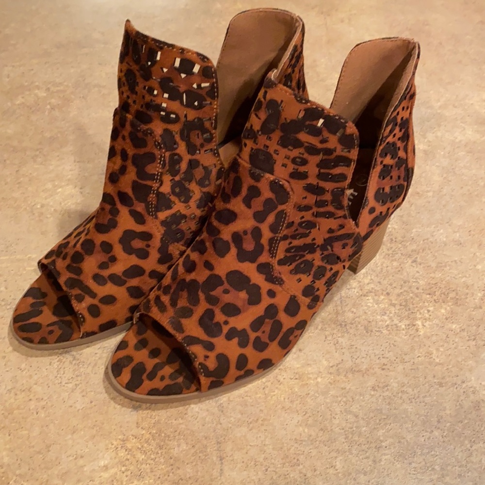 Women’s Wild G shoes size 9